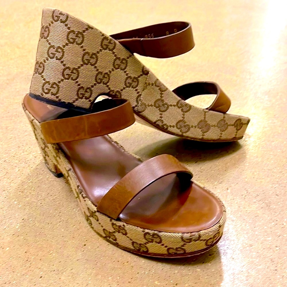 Collectible Gucci monogram platform sandals. - Picture 2 of 7